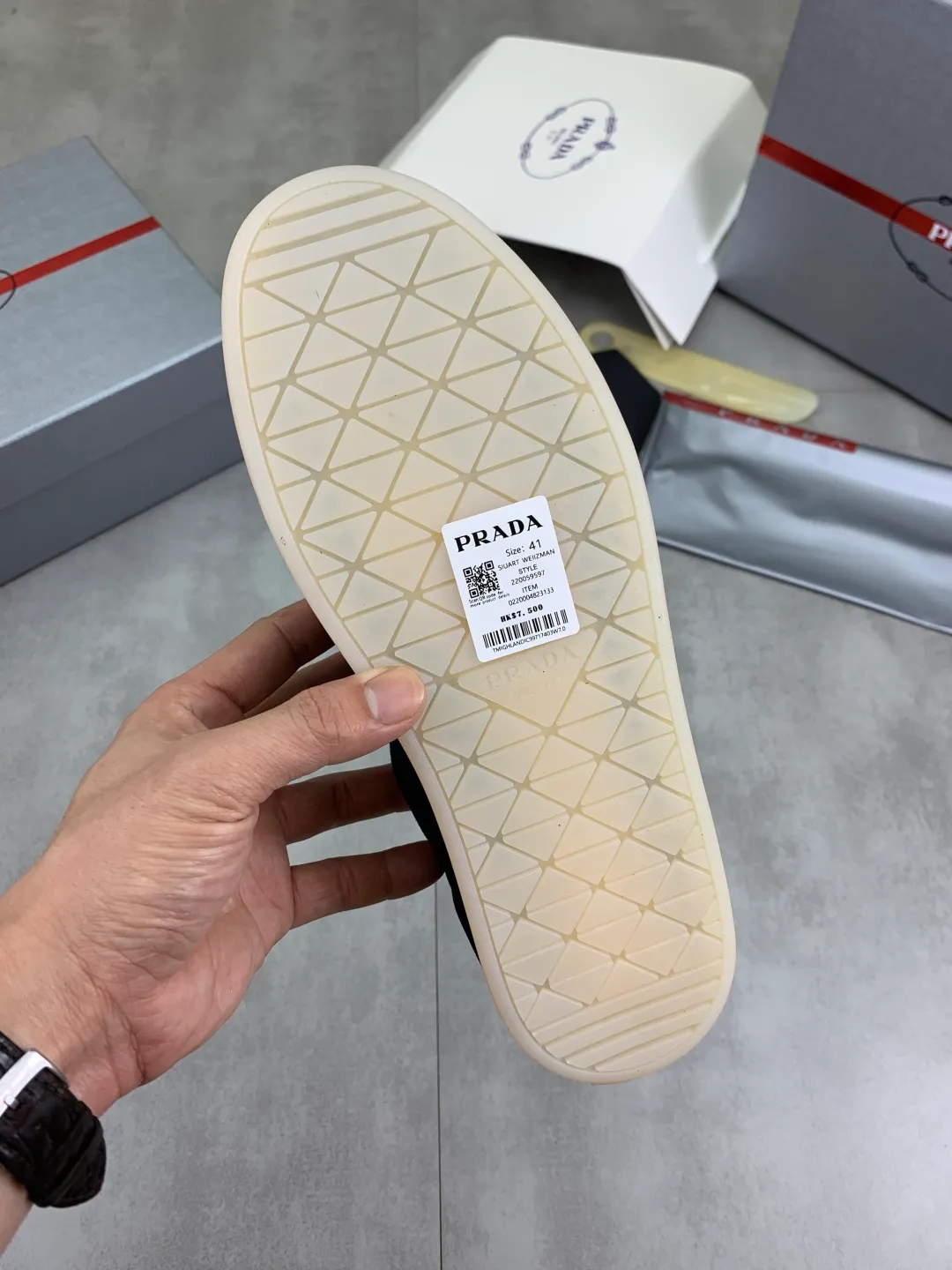 Men's shoes 💰P540💰【New model】The hot model is on the official website, 🆘 The trendy brand (Prada) mainly promotes the hot model, the avant-garde and versatile fashion men's shoes are privately modeled, the cowhide surface is spliced 1:1.. The fashion is simple, the original imported cowhide lining and the cowhide feet; the atmosphere and personality are more fashionable, eye-catching and pursuing class. It will subvert the old idea and be a must-have for fashion trendsetters with you! Must keep it for yourself! Tall and comfortable, large and low, high-end quality workmanship. Size: 38-45; 3️⃣colors available.